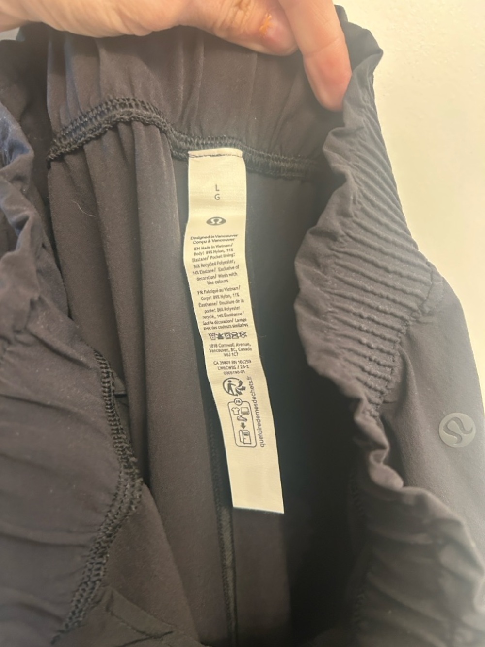 Lululemon Black Woven, ruffle waist, 25 Crop, wide leg, high waist Large - Picture 4 of 9